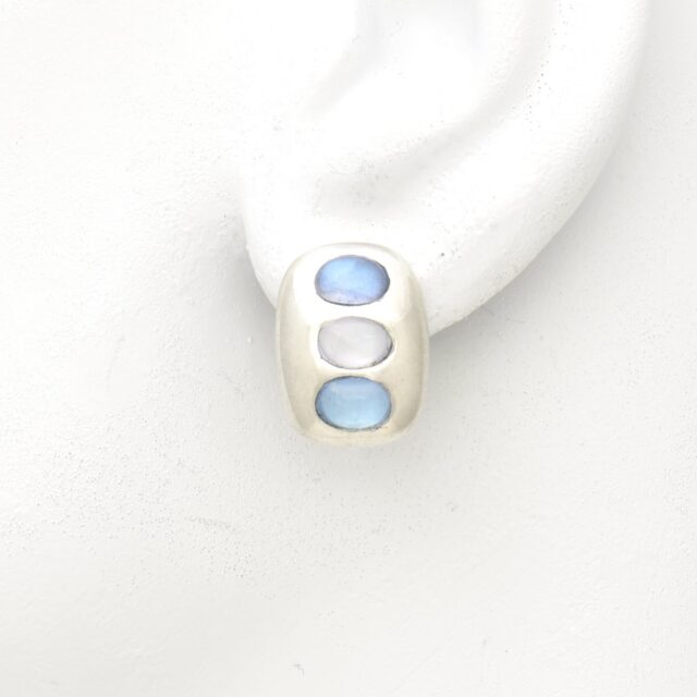 Soft Rectangle with Three Oval Stones