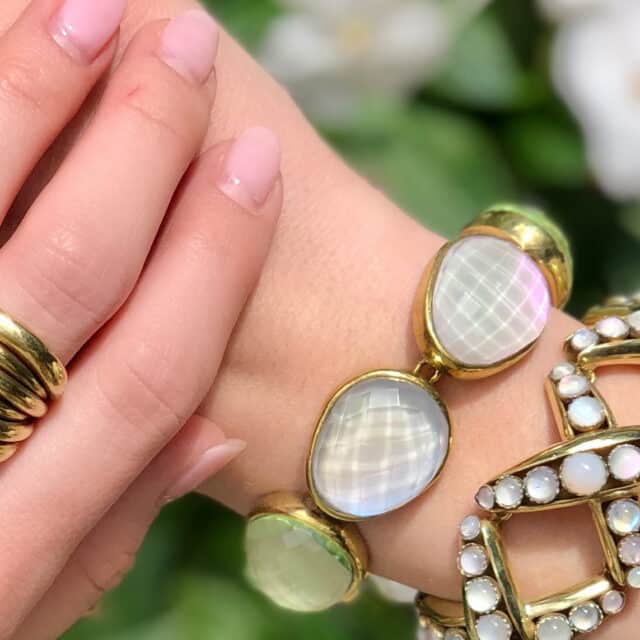 Connected Round Stones