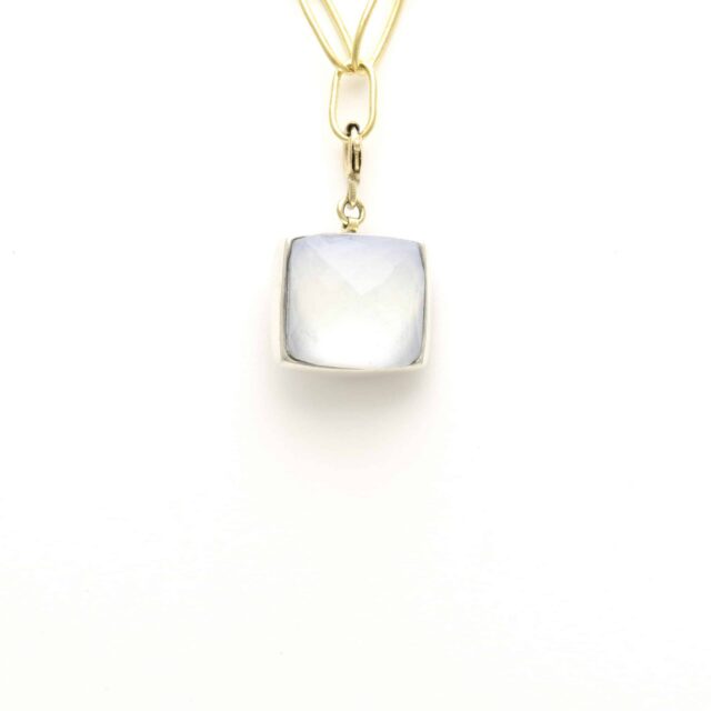 Bee in Soft Square Charm Reversible White