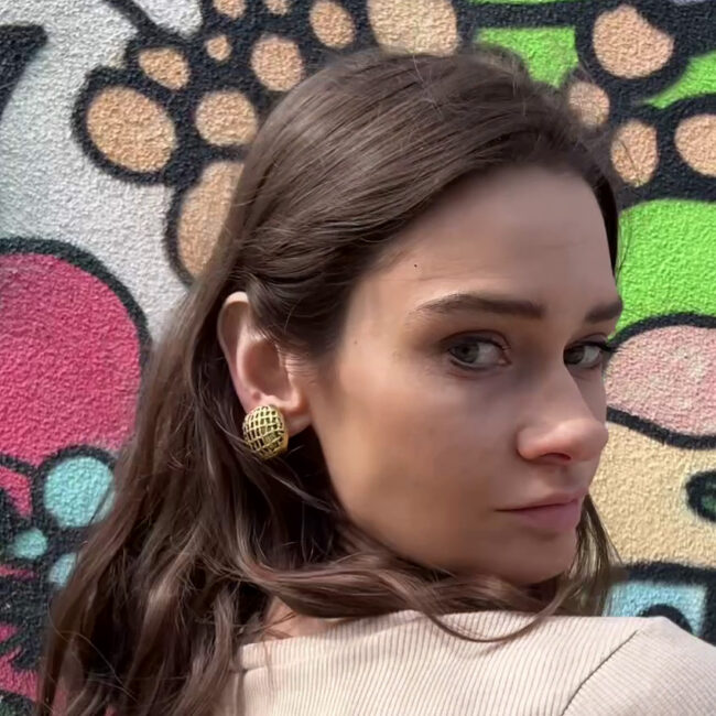 Soft Square Woven Basket Button Clip Post