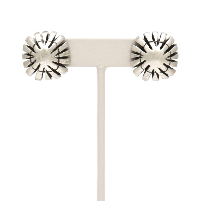 Rounded Button with Cut Darts to Center Soft Square Post Clip