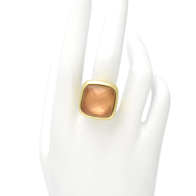 Rounded Square w/ Large Stone