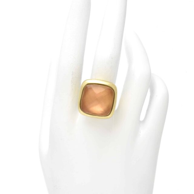 Rounded Square w/ Large Stone