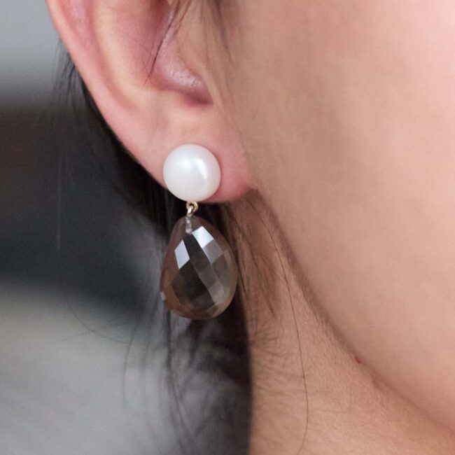 Pearl Top Brown Oval Bottom