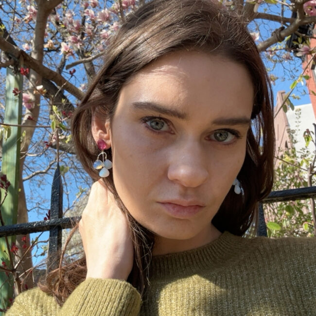 Four Stone White and Red Drop